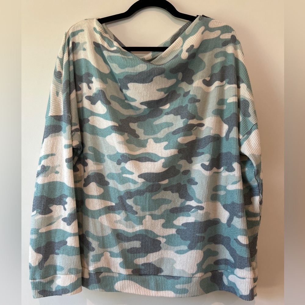 Three Birds Nest ribbed sweatshirt. XL